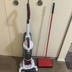 Free Manual Sweeper With The Purchase Of Black + Decker Swivel Vacuum For for Floor Or Carpet They Used Once Only Pickup Gaithersburg Md20877