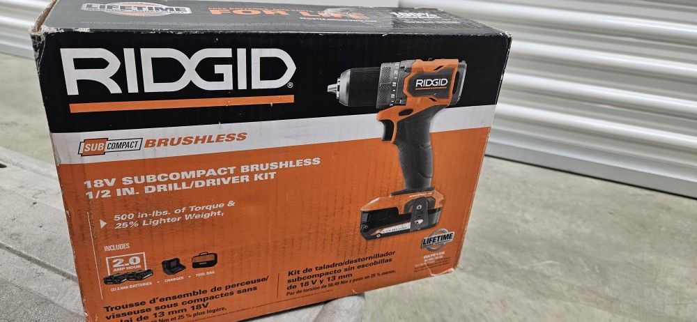 New RIDGID 18V 1/2 In. DRILL / DRIVER KIT