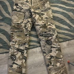 Women under Armour army winter pants size 8