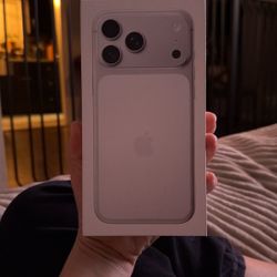 iPhone 17 Pro Max Box 