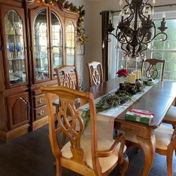 Vintage Dining Room seating for 6 