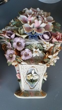 Hanging porcelain decor