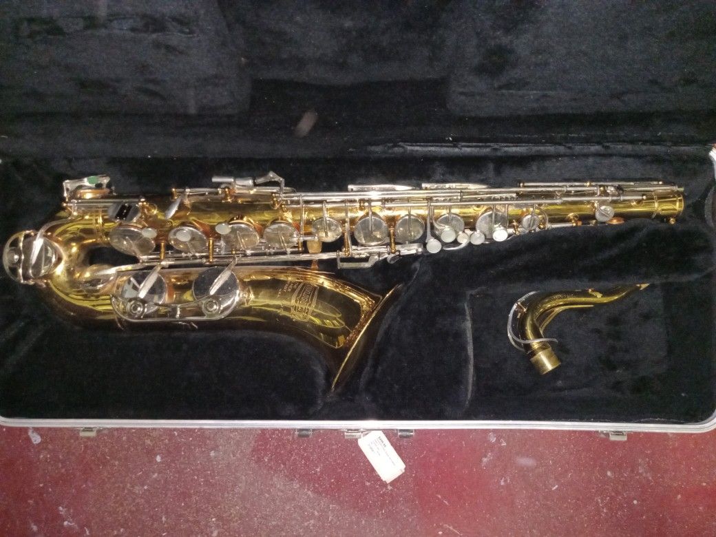 BUNDY II TENOR SAXAPHONE WITH CASE