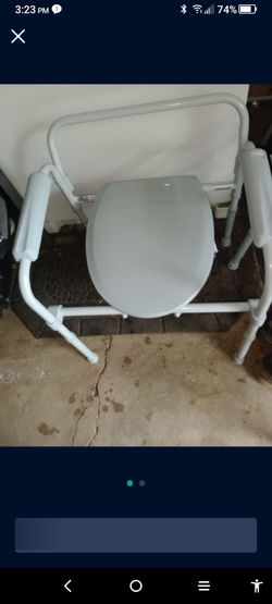 LIKE NEW PORTABLE TOILET