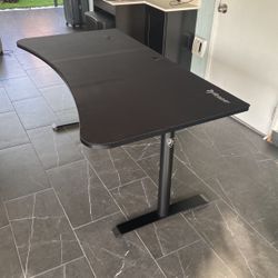 Arozzi - Arena Ultrawide Curved Gaming Desk - Pure Black