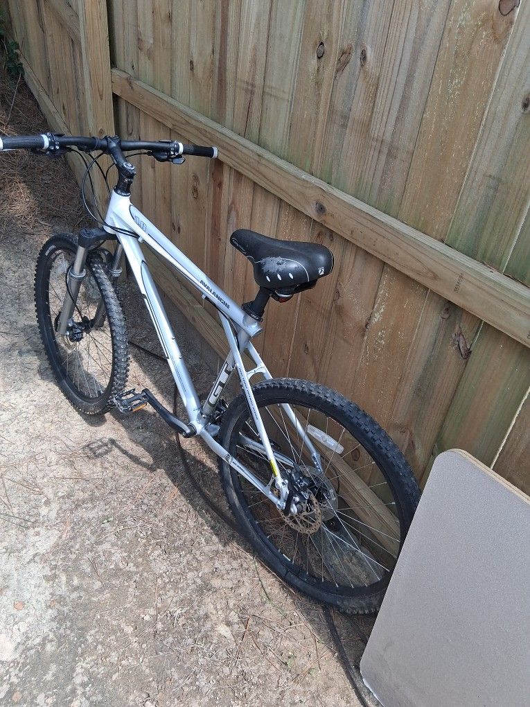 1.0 Gt Avalanche 27 Speed disc Brakes Discontinued Means It's Hard Too Find
