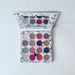 Revolution Beauty X The School for Good & Evil Evers Shadow Palette