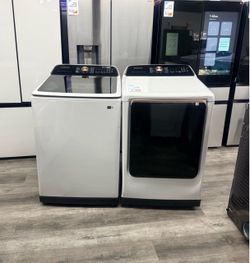 Samsung - 5.5 Cu. Ft. High-Efficiency Smart Top Load Washer with Auto Dispense System & Samsung - 7.4 Cu. Ft. Smart Gas Dryer with Steam and Sensor Dr