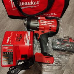 Milwaukee M18 1/2" Alto Torque Batería 5.0 Y Cargador M18/M12 Y Bolsa Todo Nuevo 