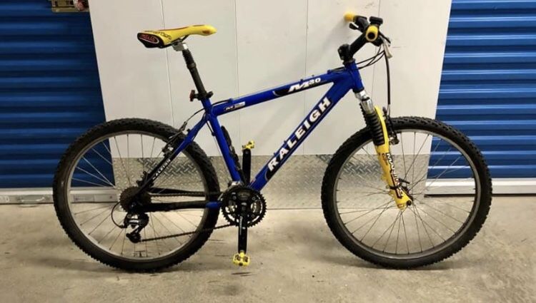 2001 RALEIGH M80 24-SPEED MOUNTAIN BIKE. EXCELLENT CONDITION!