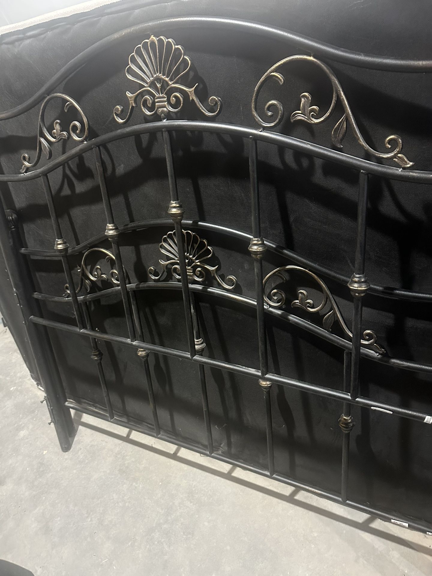 Complete Full Size Bed