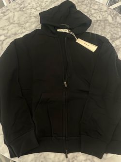 Black essential hoodie zip up