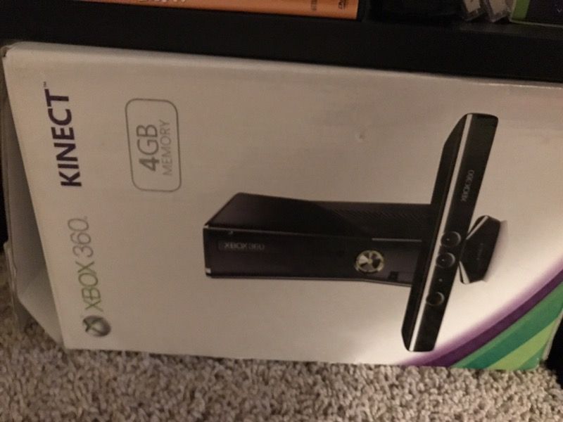 Xbox 360 with Kinect (4gb)