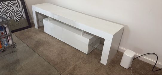 Entertainment center