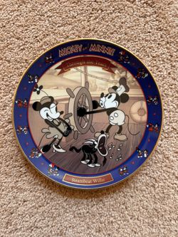 Disney Mickey And Minnie Through The Years Bradford Exchange Plate