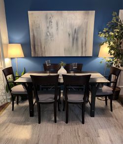 Beautiful Dining Set Good Condition!!! Dark Wood Dining Table with 6 Chairs! I Can Deliver
