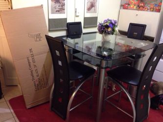 2 Hight Chairs