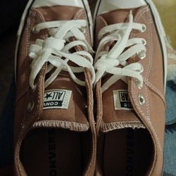 NEW* WOMENS CONVERSE SIZE 10