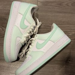 AIR FORCE 1'07 BARELY GREEN/MINT FOAM WHITE VERT DISCRET/MENTHE ESPUMA