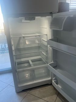 GE White Refrigerator – Clean & Great Working Condition
