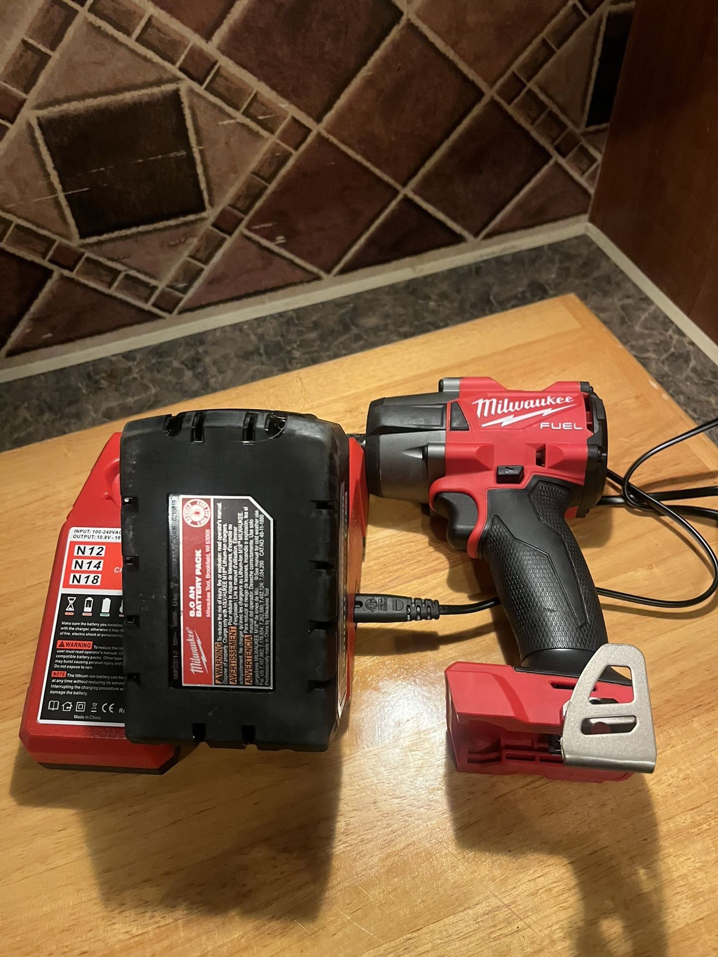 2962-20 For Milwaukee M18 FUEL™ 1/2" Mid-Torque Impact Wrench w/Friction Ring Bare Milwaukee 48-11-1880 M18 REDLITHIUM HIGH OUTPUT 18v 8.0 Ah Lithium-