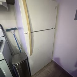 Refrigerator 64 Inches X 28.5 Inches