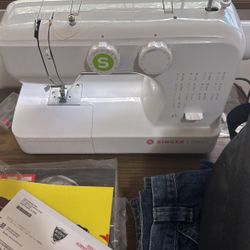 Singer Sewing Machine 