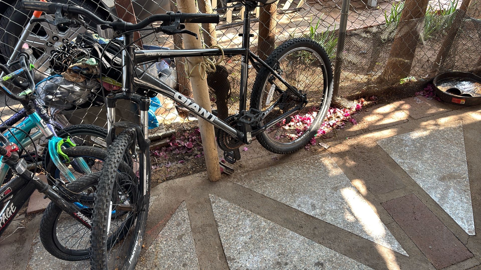 Bike Giant 2 Revel