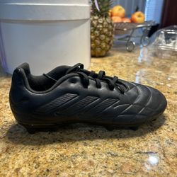 Adidas Soccer Shoes Brand New  Cops Bk/Original Shoes  Size 3.5 Boy= 5 Lady 