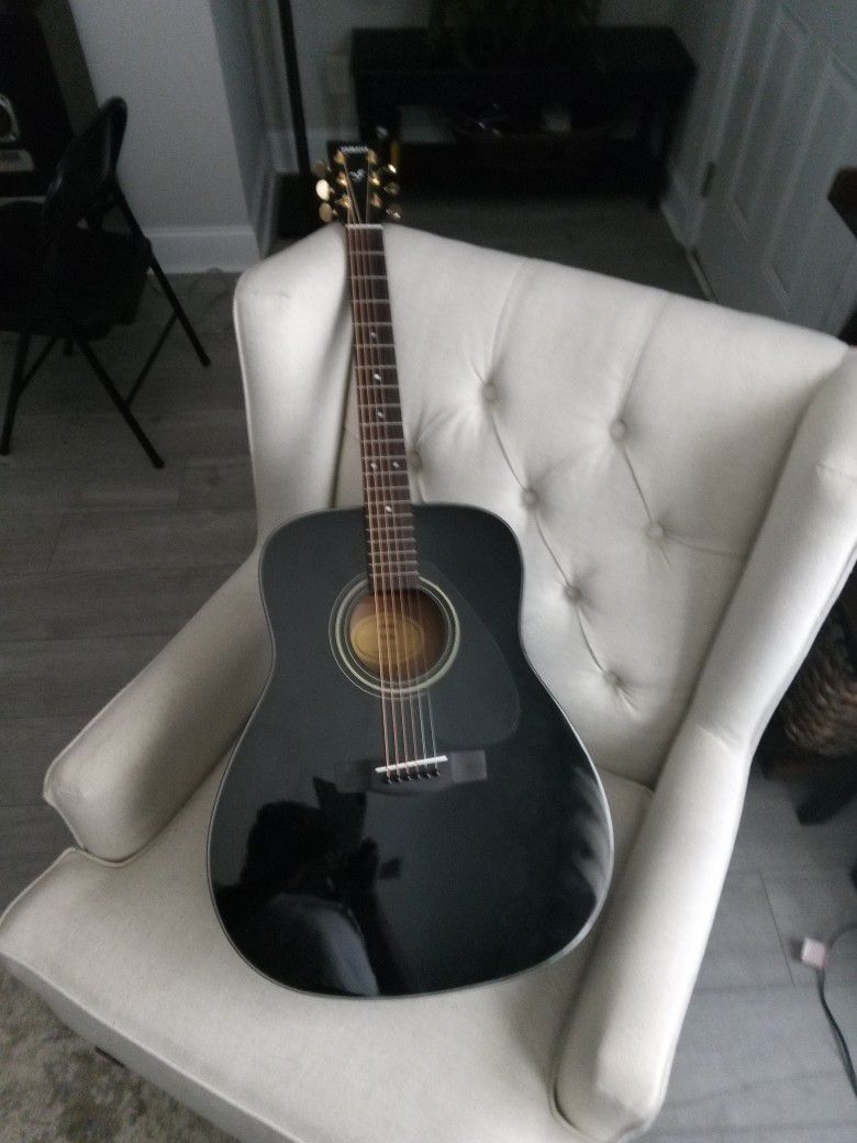 Acoustic Guitar (Black)