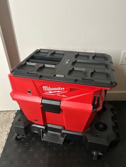 Milwaukee M18 FUEL NEXUS 6 Gallon Wet/Dry Vacuum with PACKOUT Compatibility