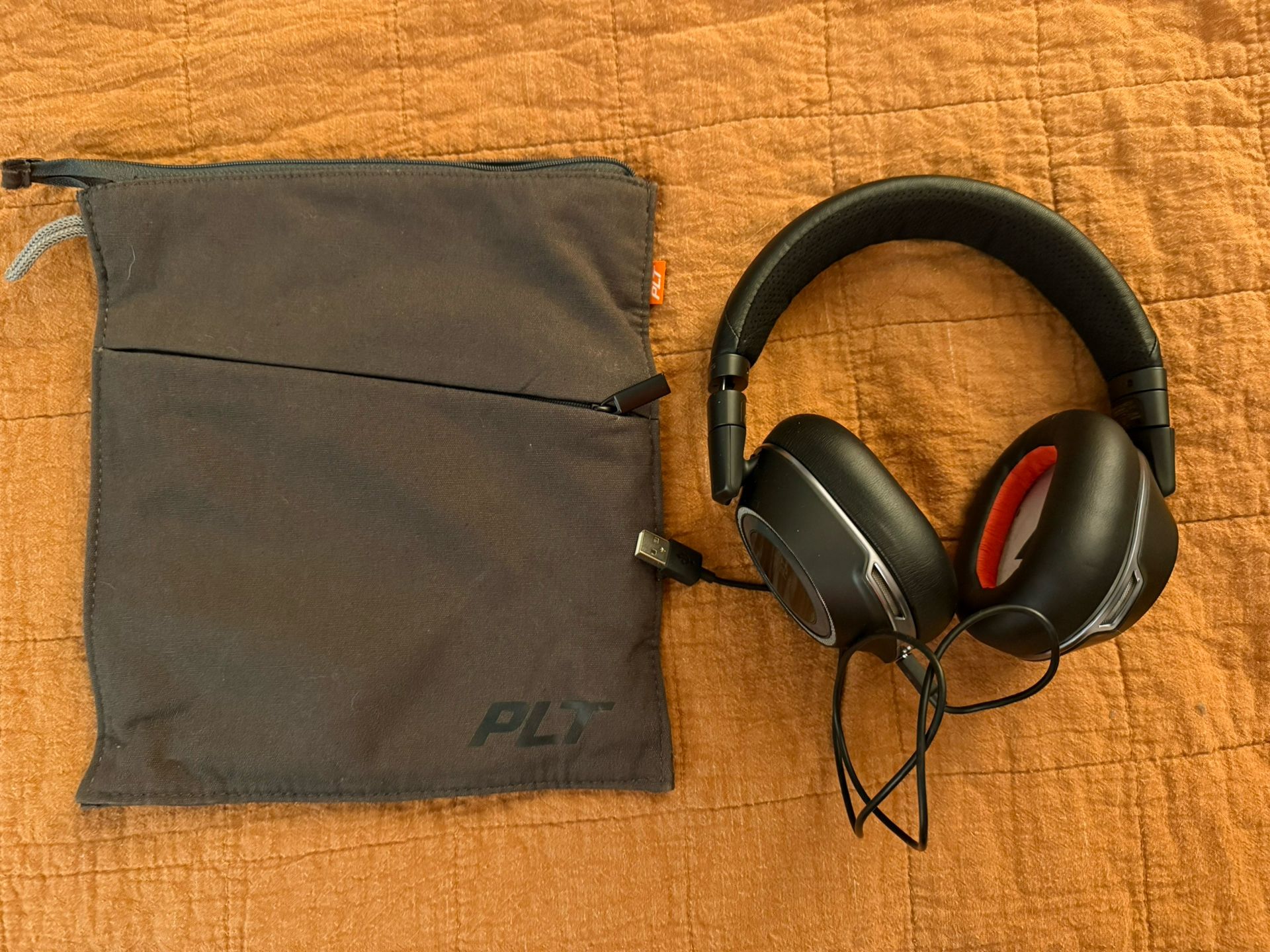 Poly Voyager 8200 UC Noise-Cancellation & Bluetooth