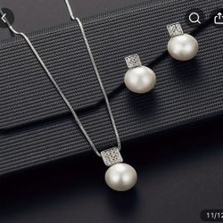 Beautiful Faux Pearls Pendant Necklace