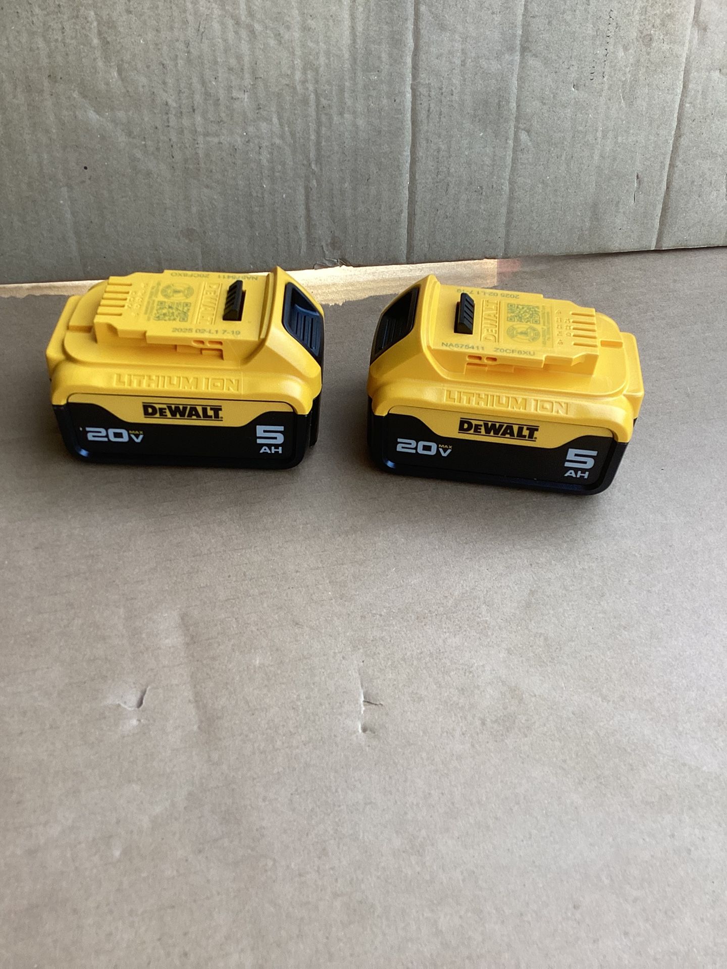 DEWALT 20-VOLT LITHIUM-ION 5 AH BATTERY
