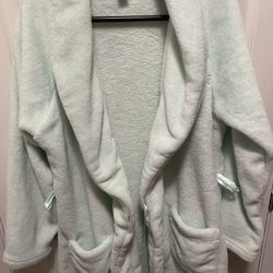Used Victoria’s Secret angel mint green size large robe