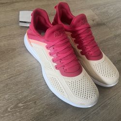 APL shoes women’s Techloom Tracer Size 9