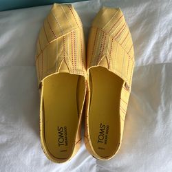 Tom’s Shoes! Sun, yellow stitched stripe women’s size 11