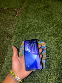 📱 iPhone 11 White - 64GB - (Unlocked) Great Condition