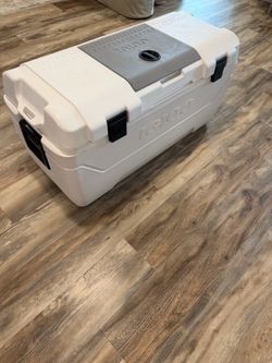 Igloo Large Hard-Sided Cooler