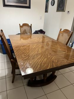 Dinning Table with 4 Chairs 