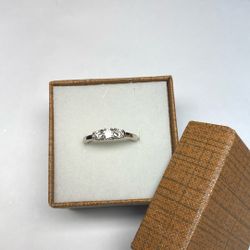 Ladies White Gold Diamond Ring