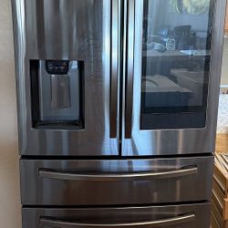 Samsung Family Hub 27.7-cu ft 4-Door French Door Refrigerator 