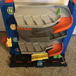 Hot wheels stunt garage