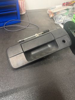 2009 Toyota Tundra rear tailgate handle