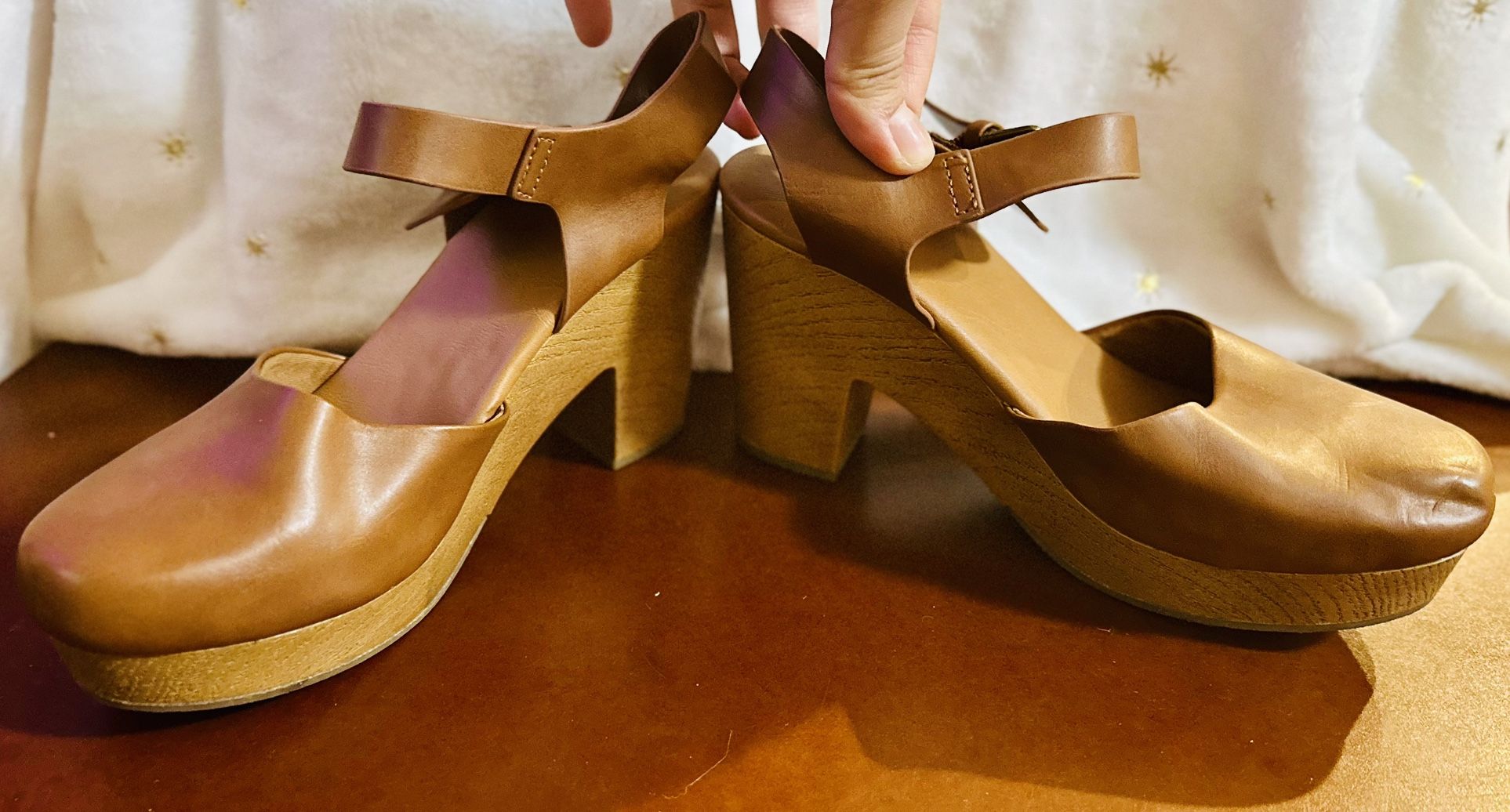 Universal Thread Goods Co. Marcia Cognac/Tan Faux Leather Clog Heels Size 7