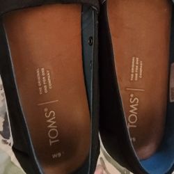 Women's Size 9 Black Toms