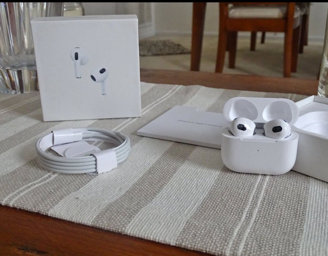 Wireless Earbuds Look In Description 