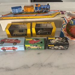 Vintage Collectible Wind-Up Tin Toys