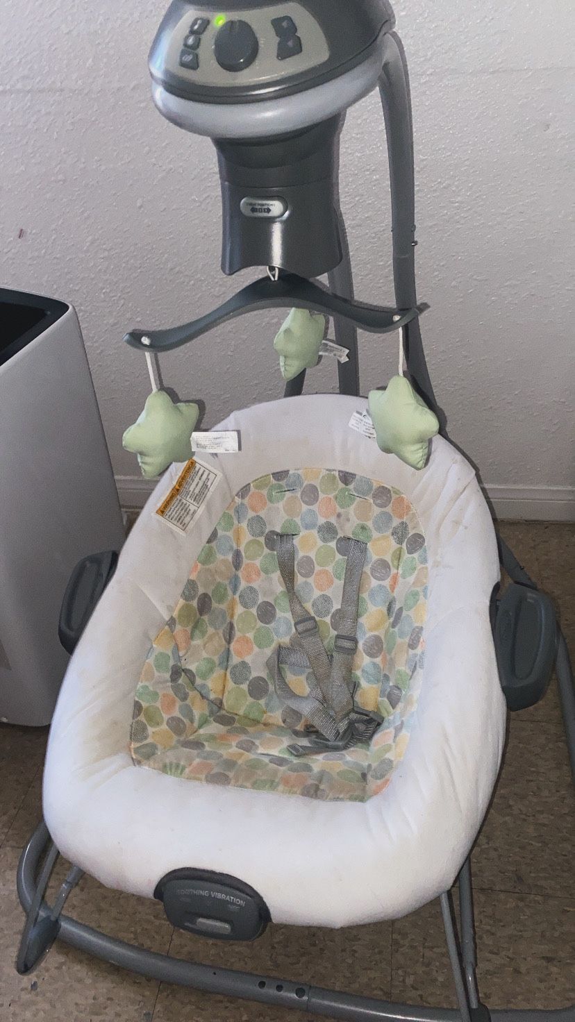 item image Graco Simple Sway 2-in-1 Swing, Emersyn
