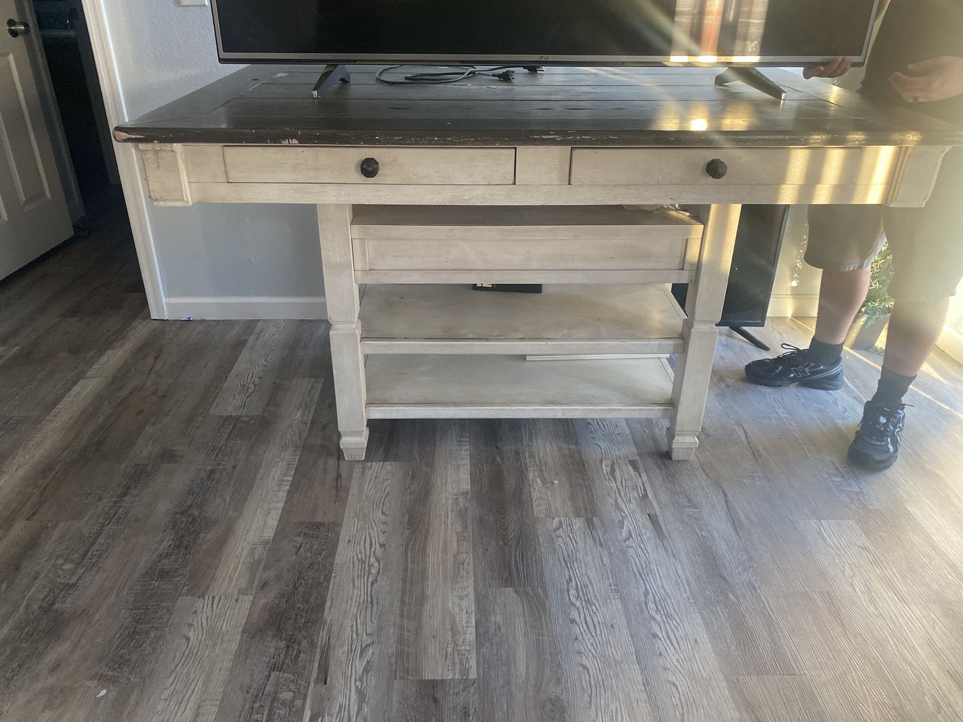 Kitchen Table NO chairs